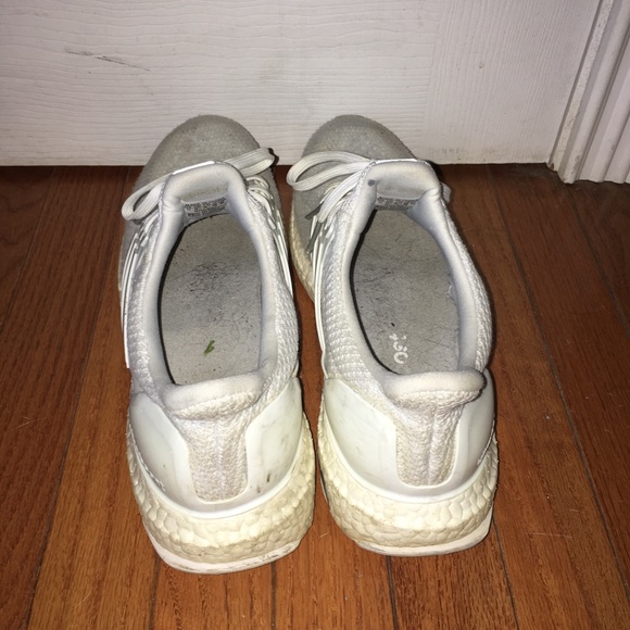 ADIDAS ULTRA BOOST- SIZE 11 - Picture 3 of 6